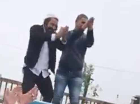 בלב חברון: חסיד ברסלב רקד עם פלסטיני על גג הרכב 1