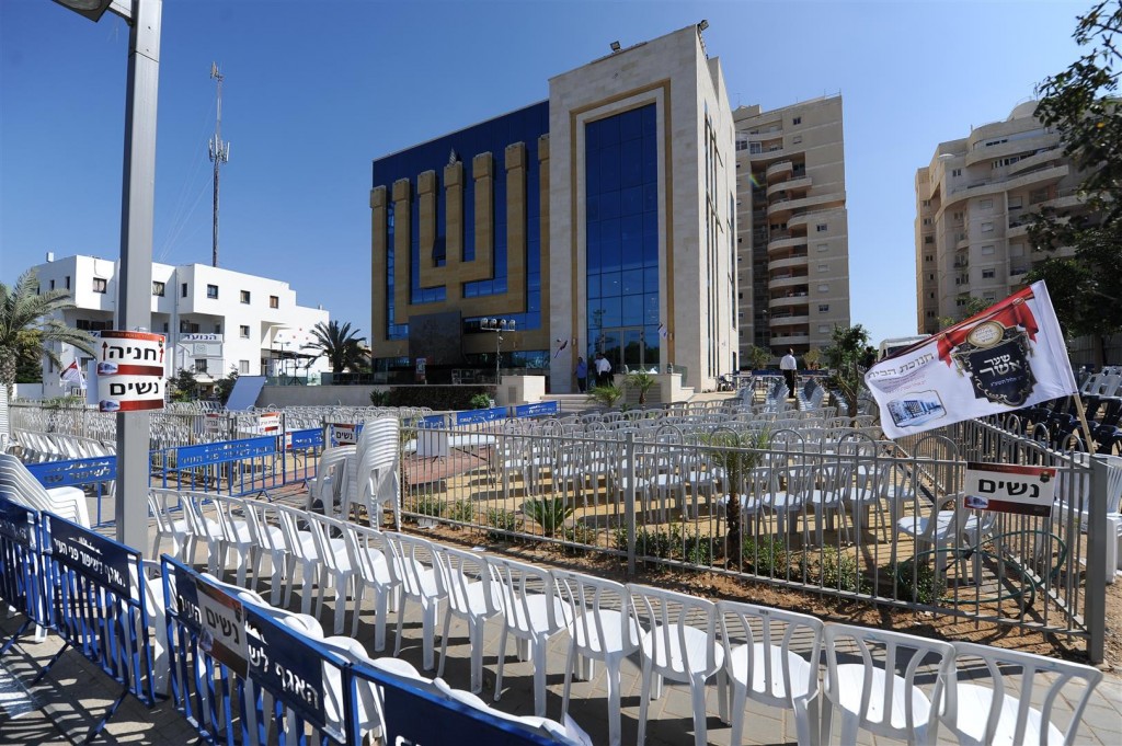 בית הכנסת המפואר בישראל נחנך השבוע בת"א עם האחים אשל 13