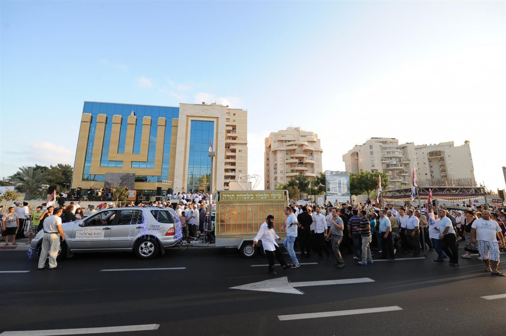 בית הכנסת המפואר בישראל נחנך השבוע בת"א עם האחים אשל 29