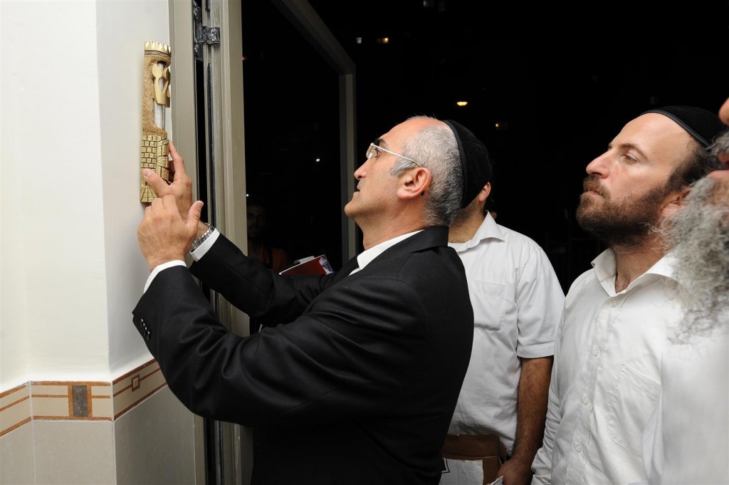 בית הכנסת המפואר בישראל נחנך השבוע בת"א עם האחים אשל 42