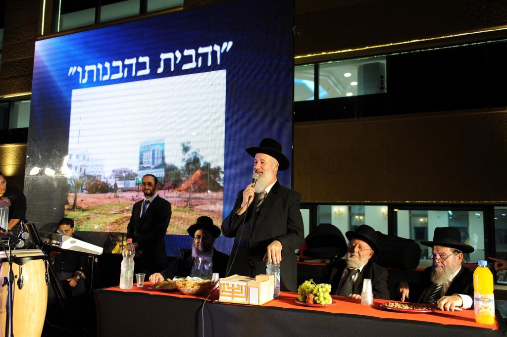 בית הכנסת המפואר בישראל נחנך השבוע בת"א עם האחים אשל 54