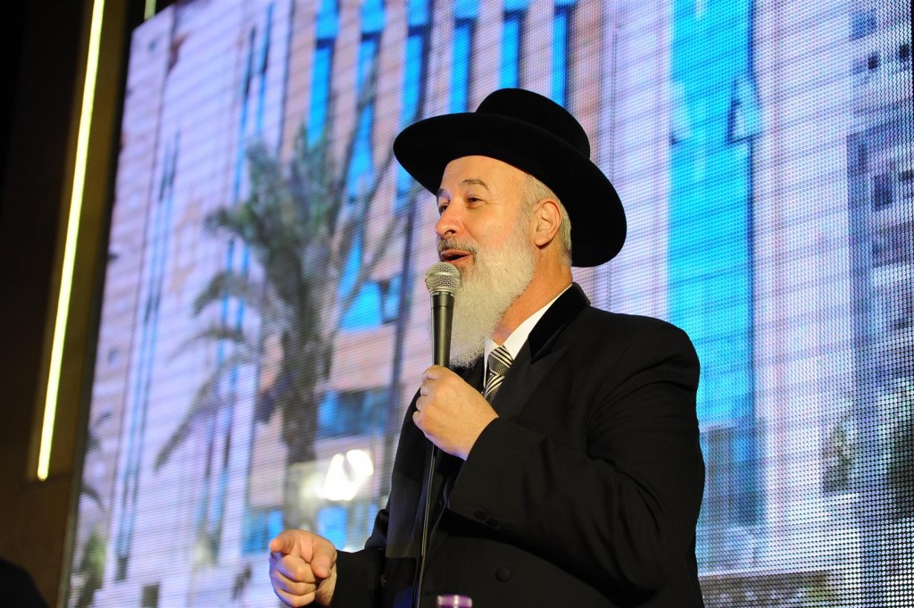 בית הכנסת המפואר בישראל נחנך השבוע בת"א עם האחים אשל 52