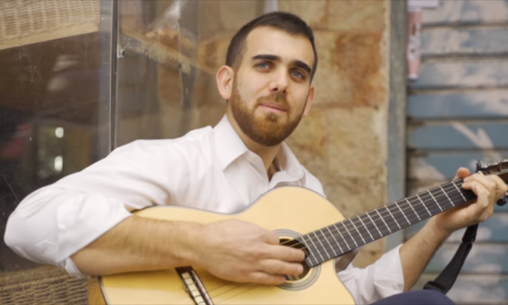 ״בני הרבנים״ הדור הבא: אליהו צ׳ייט בסינגל בכורה ״לכה דודי״ • צפו 1